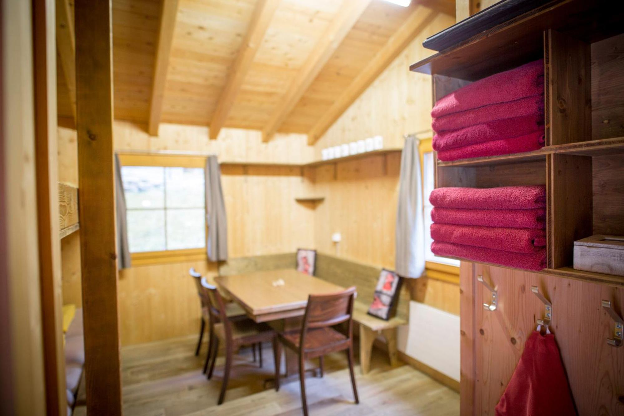 Huettenhotel Husky Lodge Muotathal Zewnętrze zdjęcie